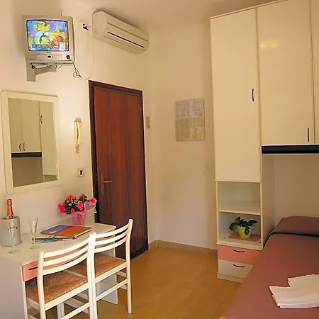 Garni Tahiti Hotel 2*