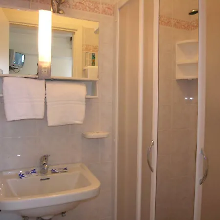 Garni Tahiti Hotel 2*