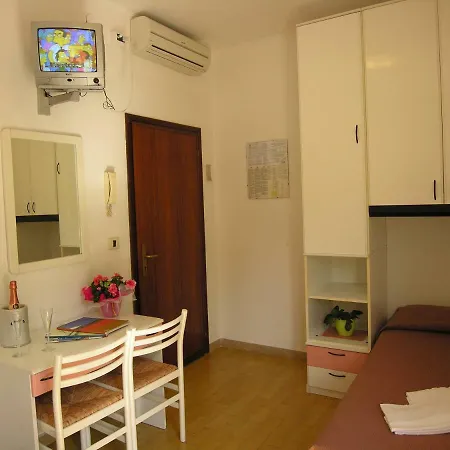 Hotell Garni Tahiti 2*